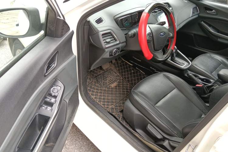 Used Ford Escort 2015 1.5L Automatic Fashion Model
