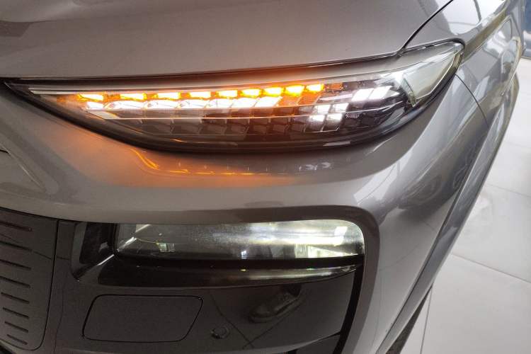 Used Audi Q6L e-tron 2026 First Launch Navigation Edition Left Front Headlight