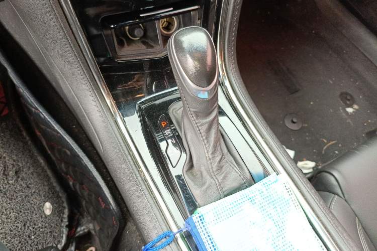 Used Cadillac ATS-L 2017 28T Tech Edition Gear Lever