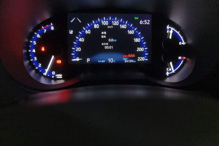 Used Toyota C-HR 2023 2.0L Luxury Edition Odometer Close Up