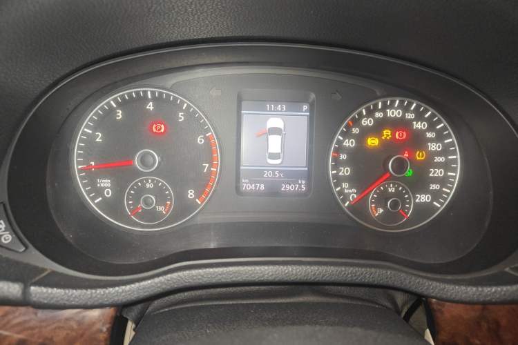 Used Volkswagen Passat 2013 1.8TSI DSG Prestige Edition Odometer Close Up