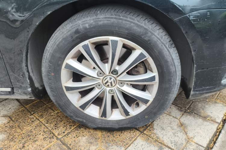 Used Volkswagen Magotan 2015 1.8TSI Comfort Model Right Front Wheel Hub