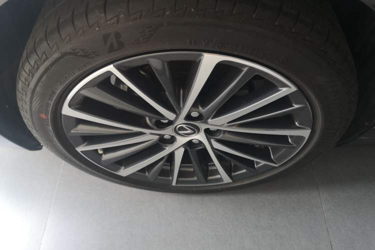 Used Lexus ES 2021 300h Deluxe Edition