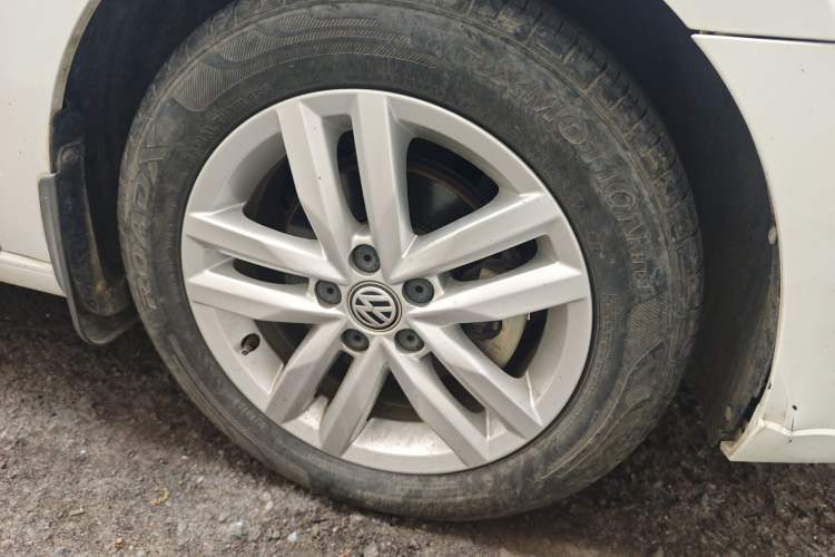 Used Volkswagen Jetta 2019 Dream Edition 1.4L Manual Fashion Version Right Front Wheel Hub