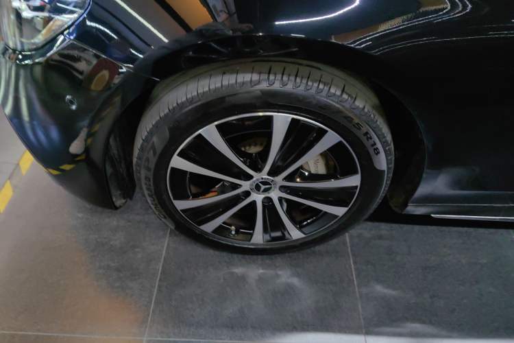 Used Mercedes-Benz E-Class New Energy 2023 E 350 e L Plug-in Hybrid Sports Sedan Left Front Wheel Hub