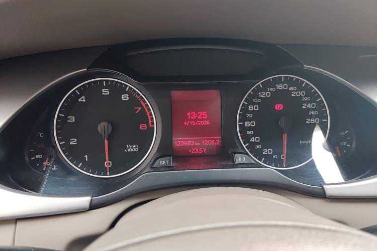 Used Audi A4L 2011 2.0 TFSI Comfort Model
