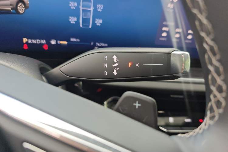 Used Buick Envision 2024 Encore Plus 28T AWD Luxury Edition Gear Lever