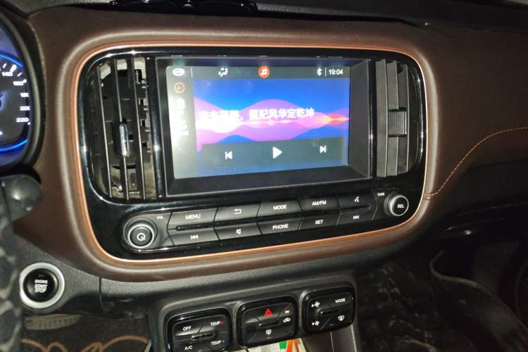 Used GAC Trumpchi GS3 2017 200T Automatic Elite Edition Audio And AC Panel