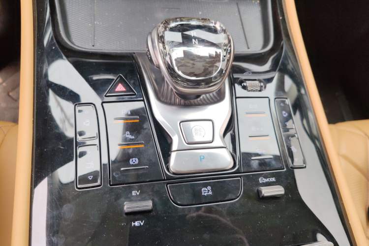 Used Denza D9 2024 DM-i 970 Luxury Model