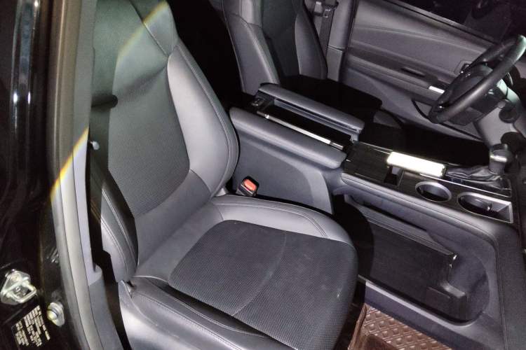 Used Toyota Granvia 2023 2.5L Hybrid Flagship VIP Edition Right Front Seat