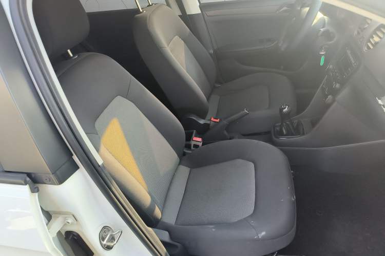 Used Volkswagen Jetta 2015 Value Edition 1.6L Manual Fashionable Style
