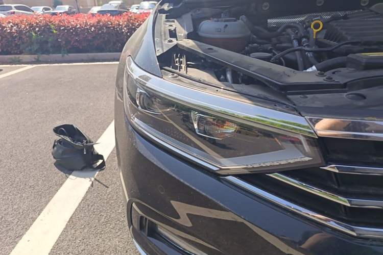 Used Volkswagen Magotan 2020 280TSI DSG Comfort Edition Right Front Headlight