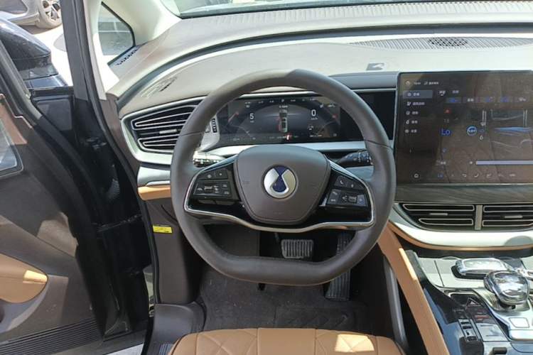 Used Denza D9 2024 DM-i 1050 Luxury Model

