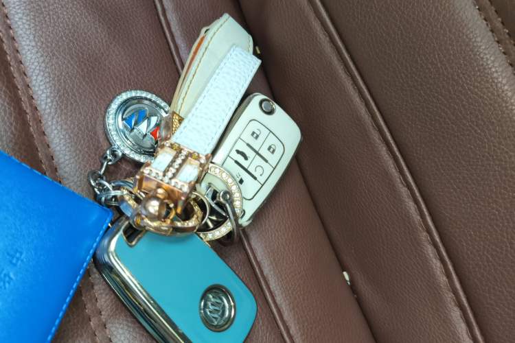 Used Buick GL8 2011 3.0L XT Luxury Business Flagship Edition Vehicle Key