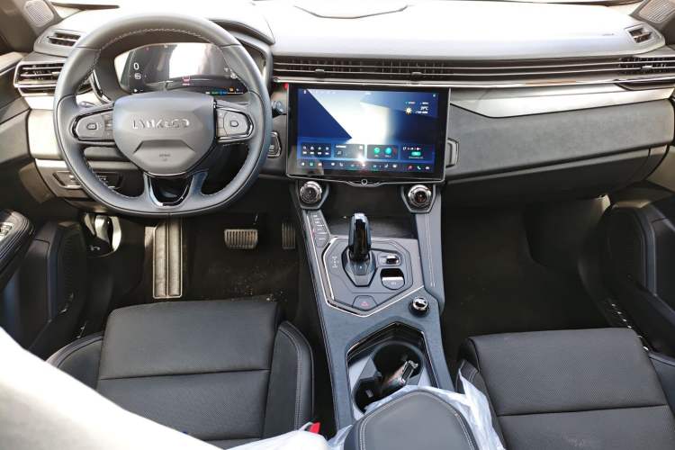 Used Lynk & Co 01 2023 1.5TD EM-F PM Center Console