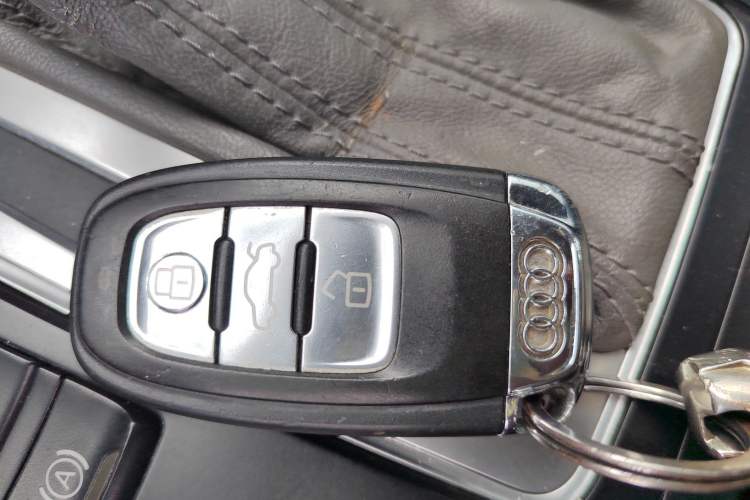 Used Audi A4L 2011 2.0 TFSI Comfort Model
