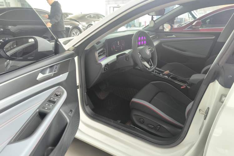 Used Volkswagen Lamando 2024 Lavida L 280TSI DSG Cool & Spicy Edition
