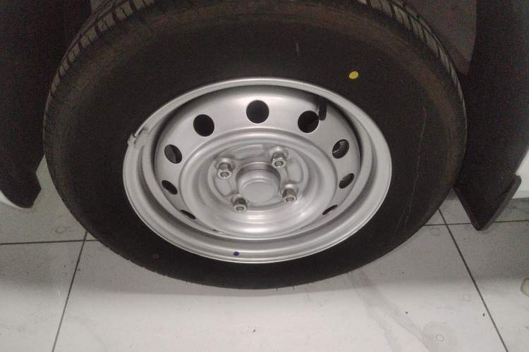 Used Wuling Hongguang V 2022 1.5L Jingqu Edition Electric-Assist LAR Exterior 4