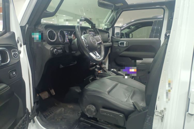 Used Jeep Wrangler 2019 2.0T Sahara Four-Door Brilliant Top Version China VI Emission Standard