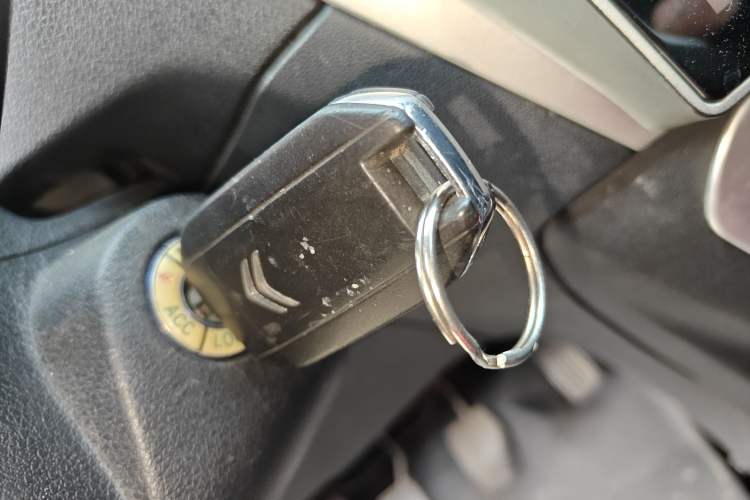 Used Citroen Elysee 2014 1.6L Manual Fashion Model CNG
