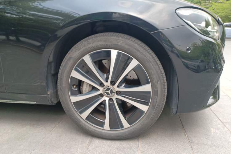 Used Mercedes-Benz E-Class New Energy 2022 Second Facelift E 350 e L Plug-in Hybrid Sports Sedan Right Front Wheel Hub