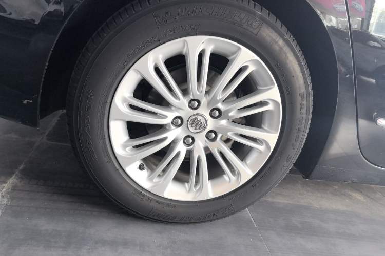 Used Buick LaCrosse 2016 20T Luxury Model Right Rear Wheel Hub