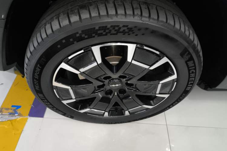 Used Formula Leopard 8 2025 Smart & Brave Flagship Edition 7 Seats