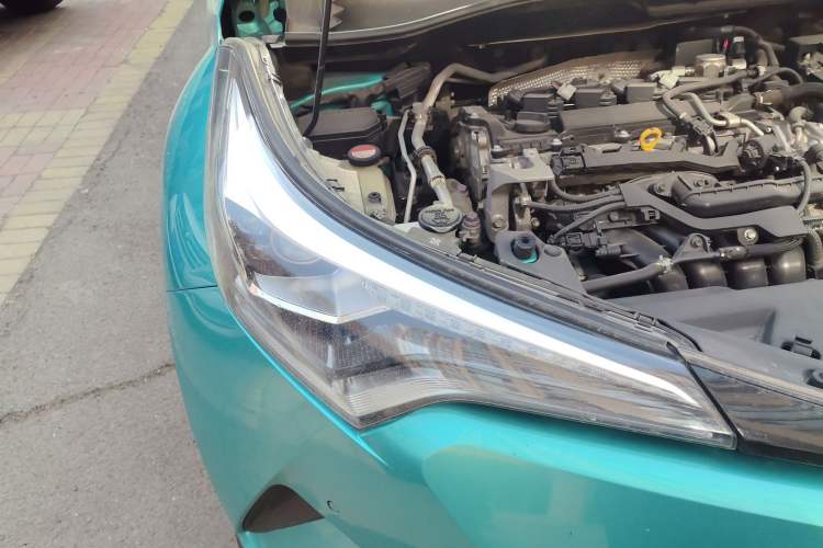 Used Toyota C-HR 2018 2.0L Luxury Edition China VI Standard Right Front Headlight