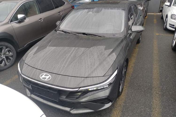 Used Hyundai Elantra 2023 1.5L CVT LUX Prestige Edition
