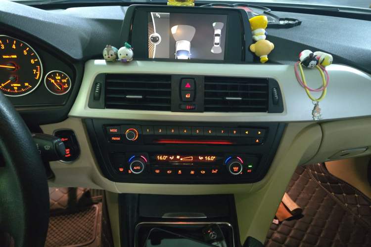 Used BMW 3 Series 2014 320Li Fashion Model Audio And AC Panel