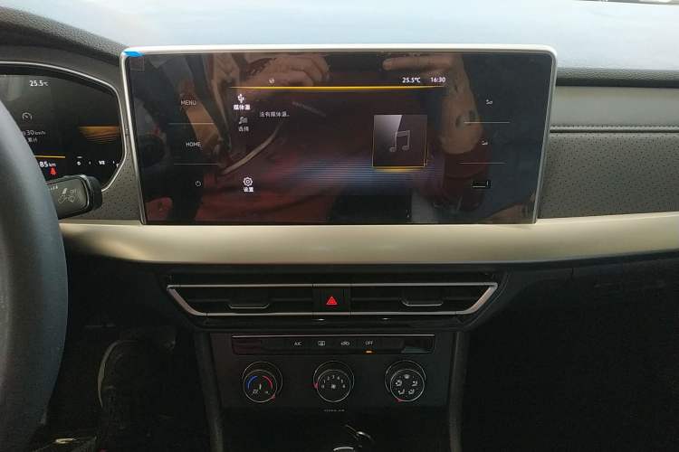 Used Volkswagen Lavida 2023 300TSI DSG Full-Comfort Edition Audio And AC Panel