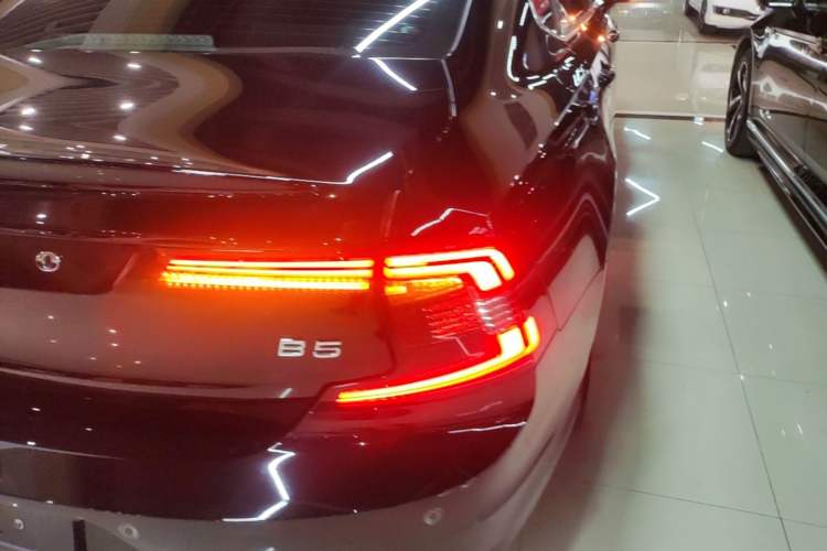 Used Volvo S90 2024 B5 Zhiyi Luxury Edition Right Rear Taillight