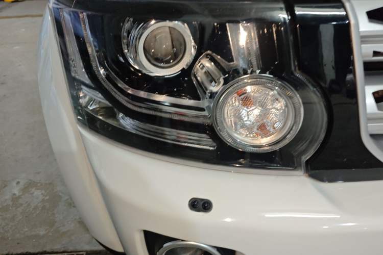 Used Land Rover Discovery 2013 3.0 SDV6 HSE Diesel Edition Right Front Headlight