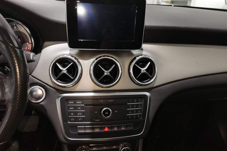 Used Mercedes-Benz GLA 2016 GLA 200 Sport Edition Audio And AC Panel