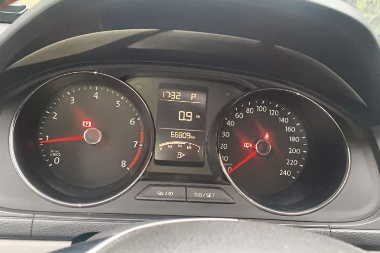 Used Volkswagen Lavida 2015 1.6L Automatic Comfort Edition Instrument Cluster