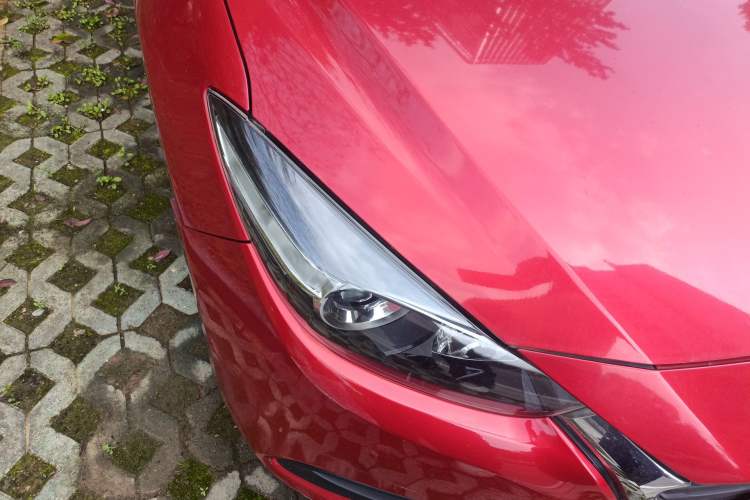 Used Mazda 3 Axela 2017 Sedan 1.5L Automatic Comfort Model China VI Standard Right Front Headlight