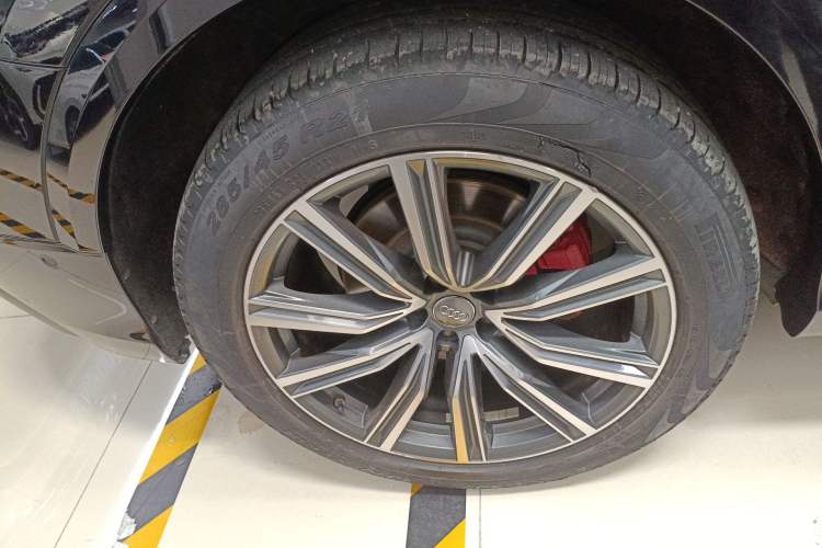 Used Audi Q8 2019 45 TFSI Prestige Dynamic Edition Right Rear Wheel Hub