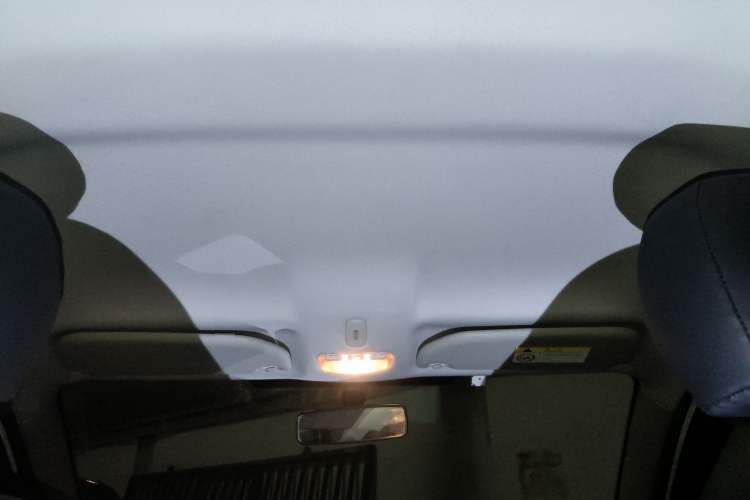 Used Citroen C3-XR 2015 1.6L Automatic Fashion Model Headliner