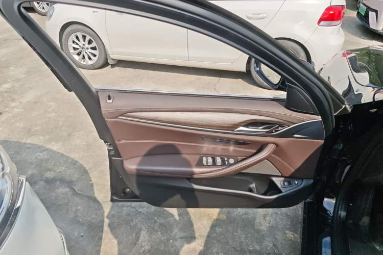 Used BMW 5 Series New Energy 2021 535Le Luxury Package Left Front Door Interior