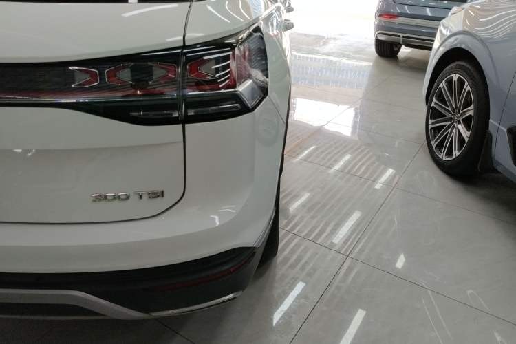 Used Volkswagen Tayron 2024 300TSI Two-Wheel-Drive Luxury Plus Advanced Version