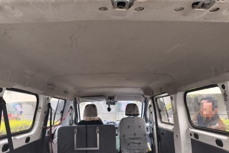 Used Wuling Yangguang 2024 300KM Comfort Version Passenger Van 75kW Headliner