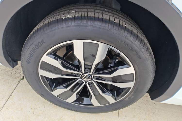 Used Volkswagen Tiguan L 2024 Outstanding Model 330TSI Automatic Two-Wheel Drive R-Line Dragon Glory Edition
