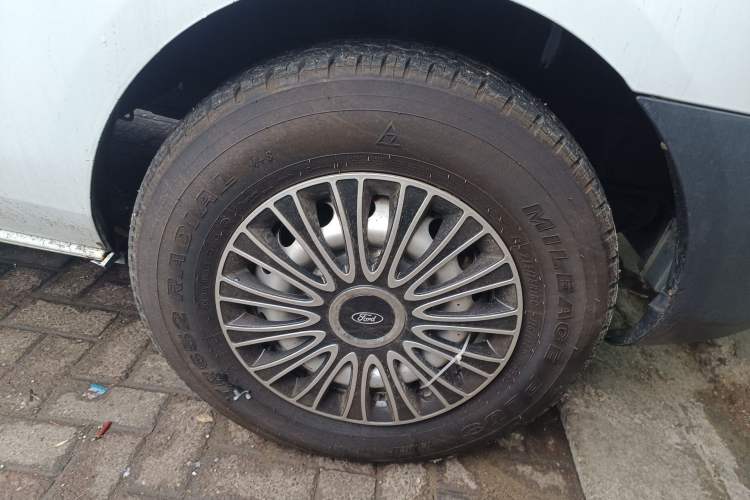 Used Ford Transit 2017 2.0T Diesel Multi-Function Commercial Vehicle Short Wheelbase Mid-Roof China V Standard
