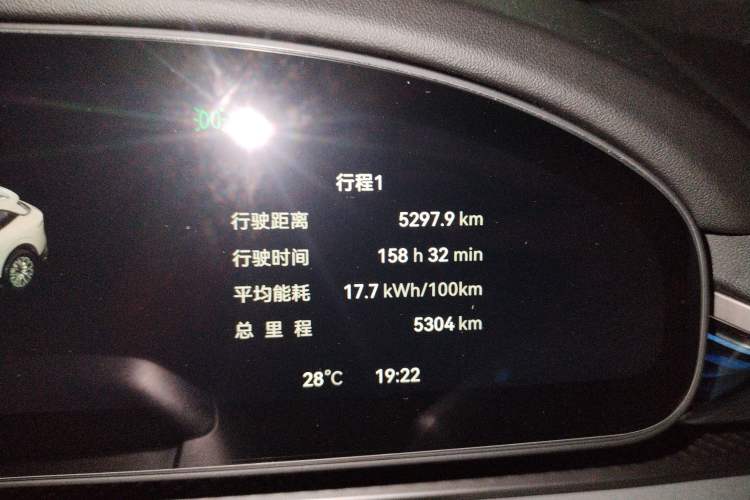 Used Zeekr 7X 2025 100 kWh Long-Range Rear-Wheel Drive with Intelligent Driving Features Odometer Close Up