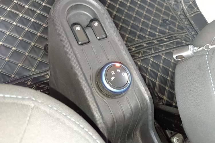 Used Wuling Hongguang MINIEV 2020 Freedom Version Lithium Iron Phosphate Gear Lever