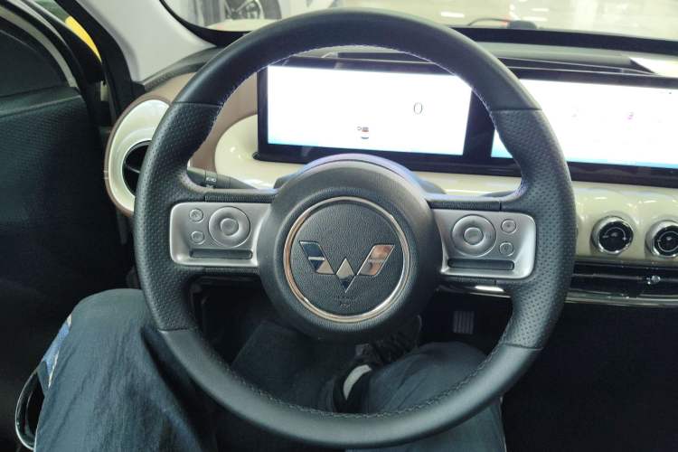 Used Wuling Bingo 2023 333 km Lingxi Connected+ Version
