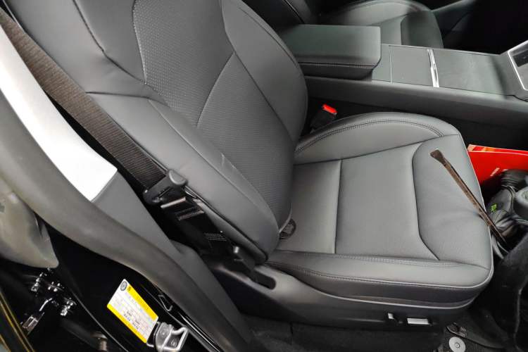 Used Tesla Model Y 2025 Rear-Wheel-Drive Version