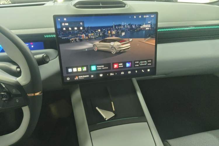 Used Lynk & Co Z10 2025 95 kWh 702 km All-Wheel Drive Intelligent Driving Ultra Audio And AC Panel