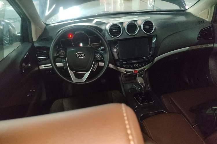 Used BYD S7 2015 2.0T Upgraded Automatic Luxury Version
