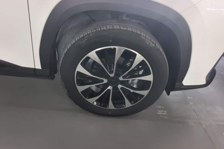 Used Geely Auto Emgrand X7 Sport 2026 Model 1.5TD Aspirational Right Rear Wheel Hub